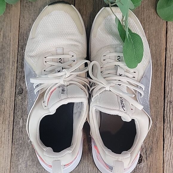 Nike women's Air Max Bella running shoe Size 8.5 - Picture 7 of 10